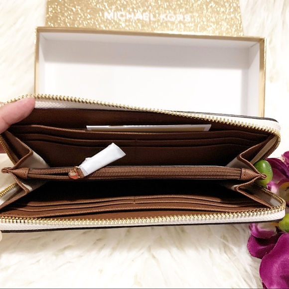 ‼️PRICE FIRM‼️Michael Kors Wallet w/ Gift Box - Picture 3 of 4